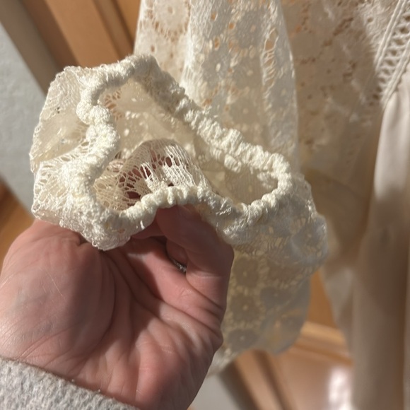 TORRID NWT Georgia lace mix sleeve top pristine size 0 - Picture 7 of 8